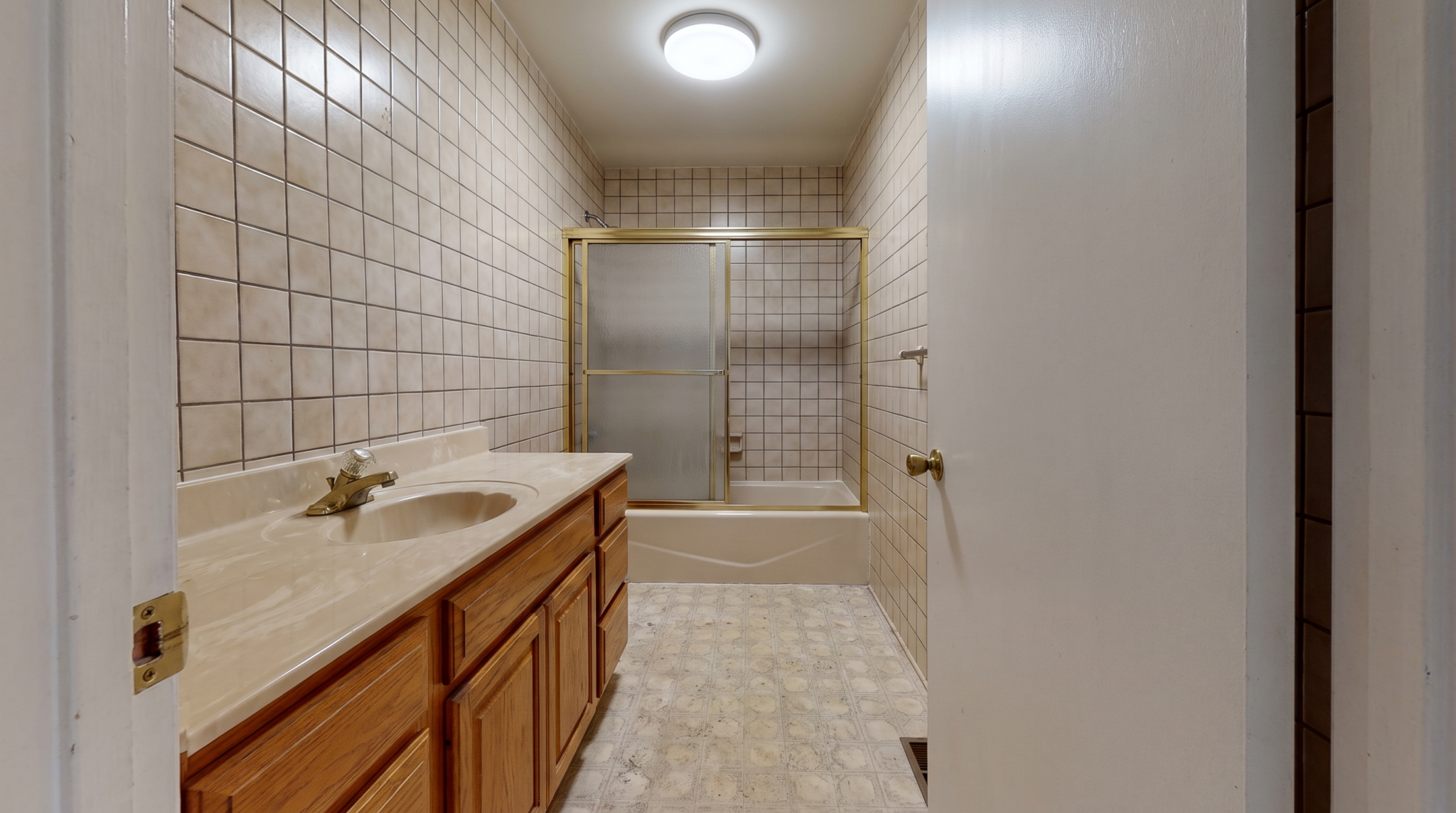 Dated bathroom before the remodel